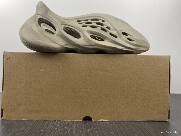 Stone Sage Yeezy GX4472 RNNR Foam Adidas 0816